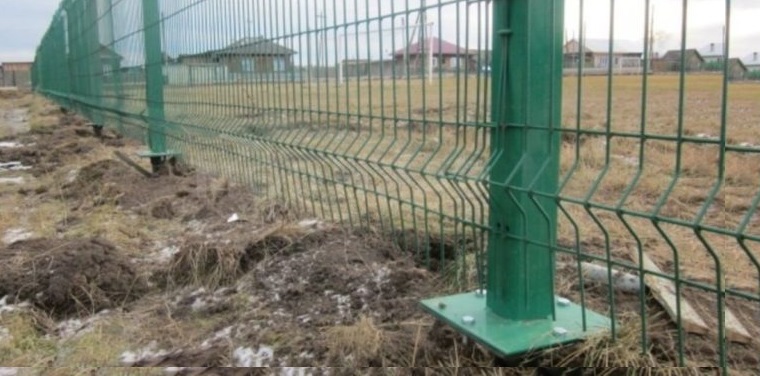 Купить сваи для ограждения от производителя в Кингисеппе от 1418 руб: низкая цена, быстрая установка